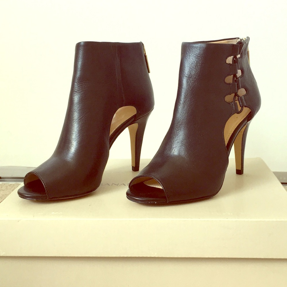 Banana Republic Booties. For your next night out!